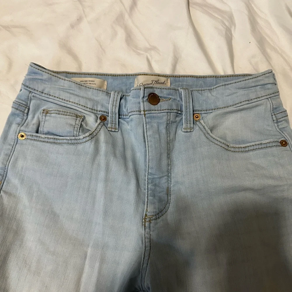 Universal Thread Light Wash Distressed High Rise Skinny Jeans size 6/28R - Picture 2 of 5